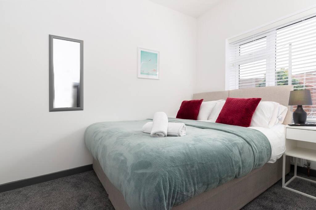 Modern Centrally Located 3 Bed Property With Tvs In Each Bedroom Super Fast Wifi And Crisp White Hotel Linen Hosted By Our Home Short Stays ดาร์ลิงตัน ภายนอก รูปภาพ