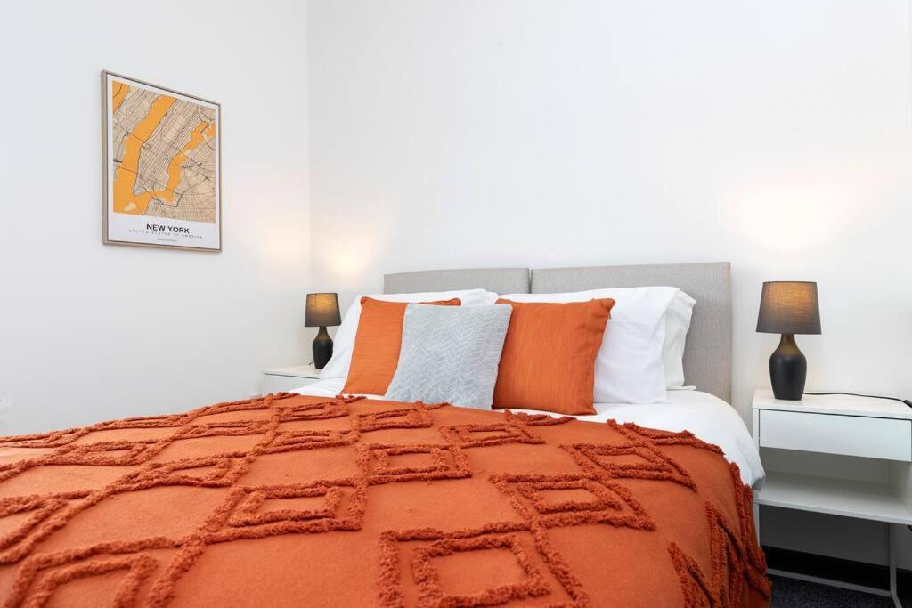 Modern Centrally Located 3 Bed Property With Tvs In Each Bedroom Super Fast Wifi And Crisp White Hotel Linen Hosted By Our Home Short Stays ดาร์ลิงตัน ภายนอก รูปภาพ