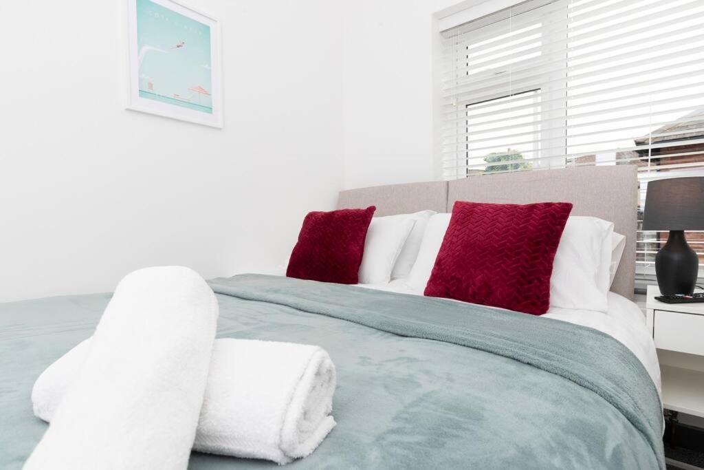 Modern Centrally Located 3 Bed Property With Tvs In Each Bedroom Super Fast Wifi And Crisp White Hotel Linen Hosted By Our Home Short Stays ดาร์ลิงตัน ภายนอก รูปภาพ